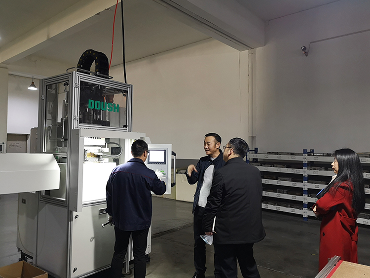 2021开年伊始双创中心领导走访亚星假网一比一橡胶密封圈！